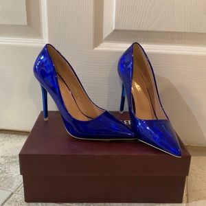 Metallic blue pointed toe heels